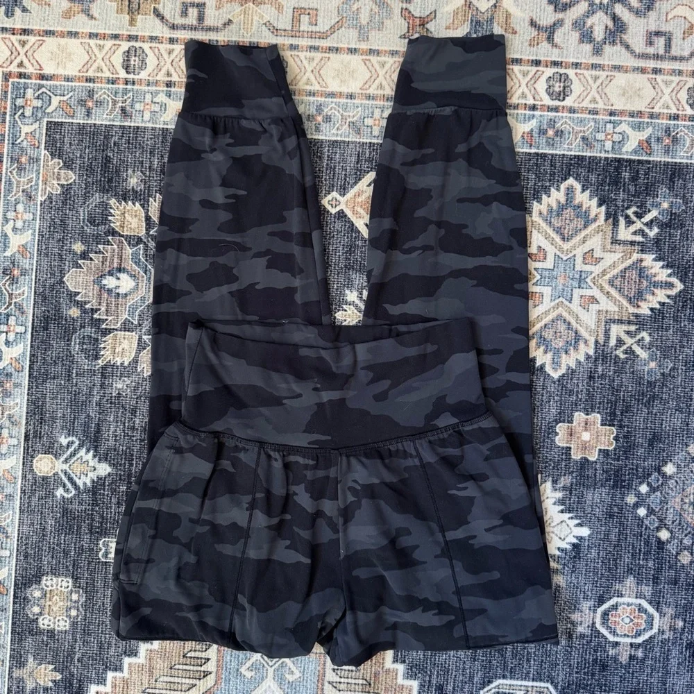 Athleta Salutation Camo Joggers Black & Gray Women’s Size XS - Picture 4 of 14